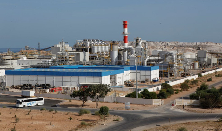 المجمع الكيميائي التونسي يؤكد توفر كافة الأسمدة الموجهة للقطاع الفلاحي